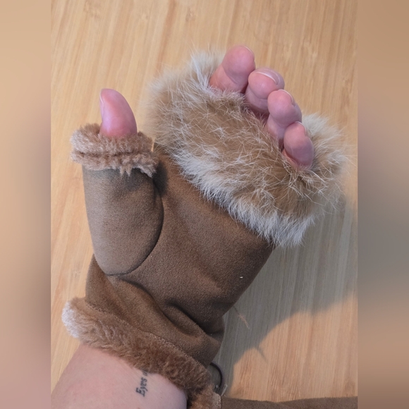 Cozy Tan Faux Fur & Faux Suede Mittens, OS - Picture 7 of 7
